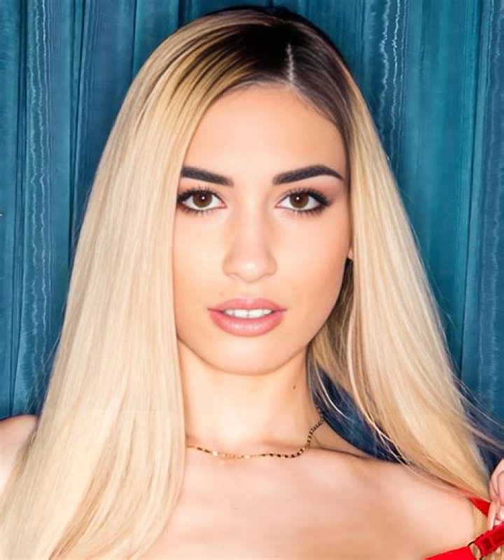
Rebekah Ward Height, Age, Boyfriend, Biography, Wiki, Net Worth 